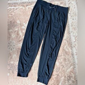 🔹🦋 Lululemon Dance Studio joggers, size 12 🦋🔹